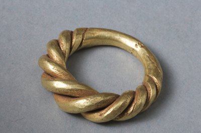 Annular ring (gold) by Viking